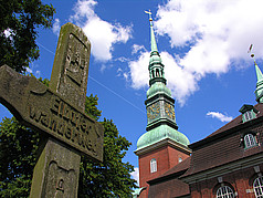 Foto Reiseführer  von Hamburg Die Historie der Kirche St. Trinitatis beginnt im 17. Jahrhundert