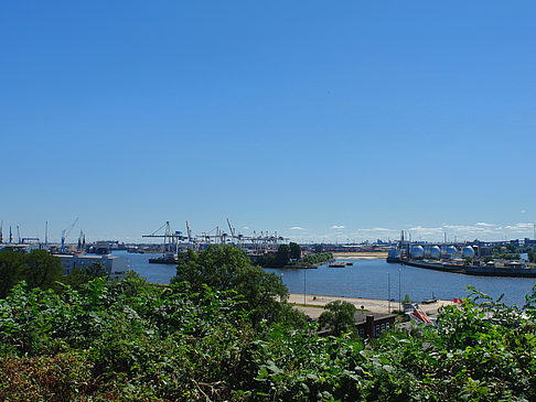Altonaer Balkon mit Blick auf den Hafen