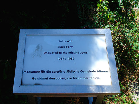 Monument für die zerstörte Jüdische Gemeinde von Altona Fotos
