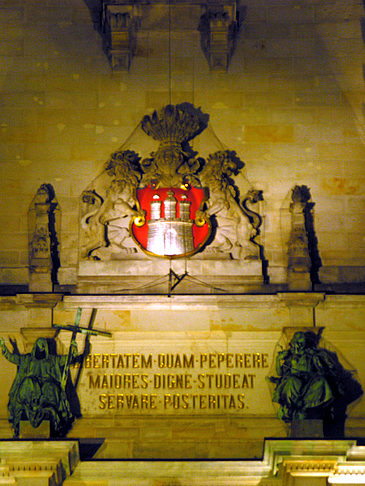 Stadtwappen am Rathaus - Hamburg (Hamburg)