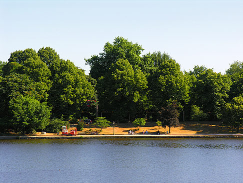 Alster Pavillon mit Blick auf Binnenalster