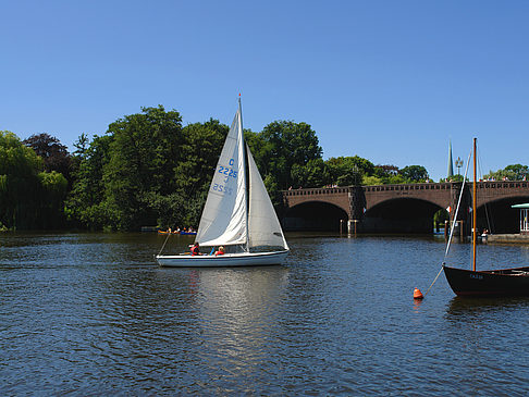 Segelboote auf der Außenalster - Hamburg (Hamburg)