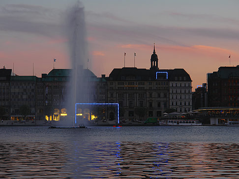 Fontäne auf der Binnenalster - Hamburg (Hamburg)