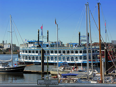 Hafenrundfahrt an den Landungsbrücken - Hamburg (Hamburg)