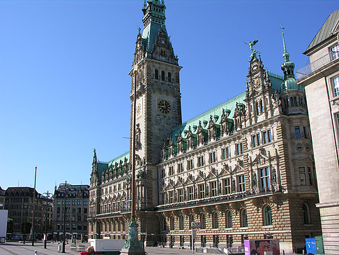 Rathaus von der Seite Foto 